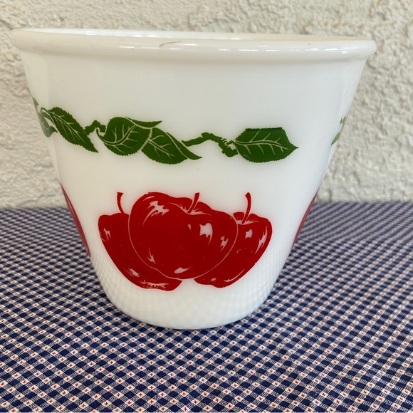 MCM Hazel Atlas White Splash-Proof Mixing Bowl - Apple Design - Picture 4 of 14